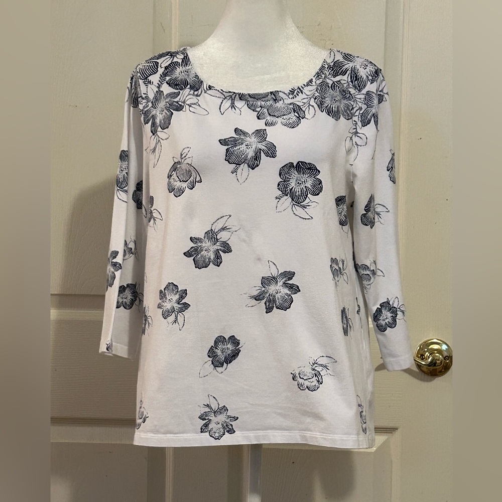 Talbots pretty blue floral on white 3/4 sleeve tee, Large Petite